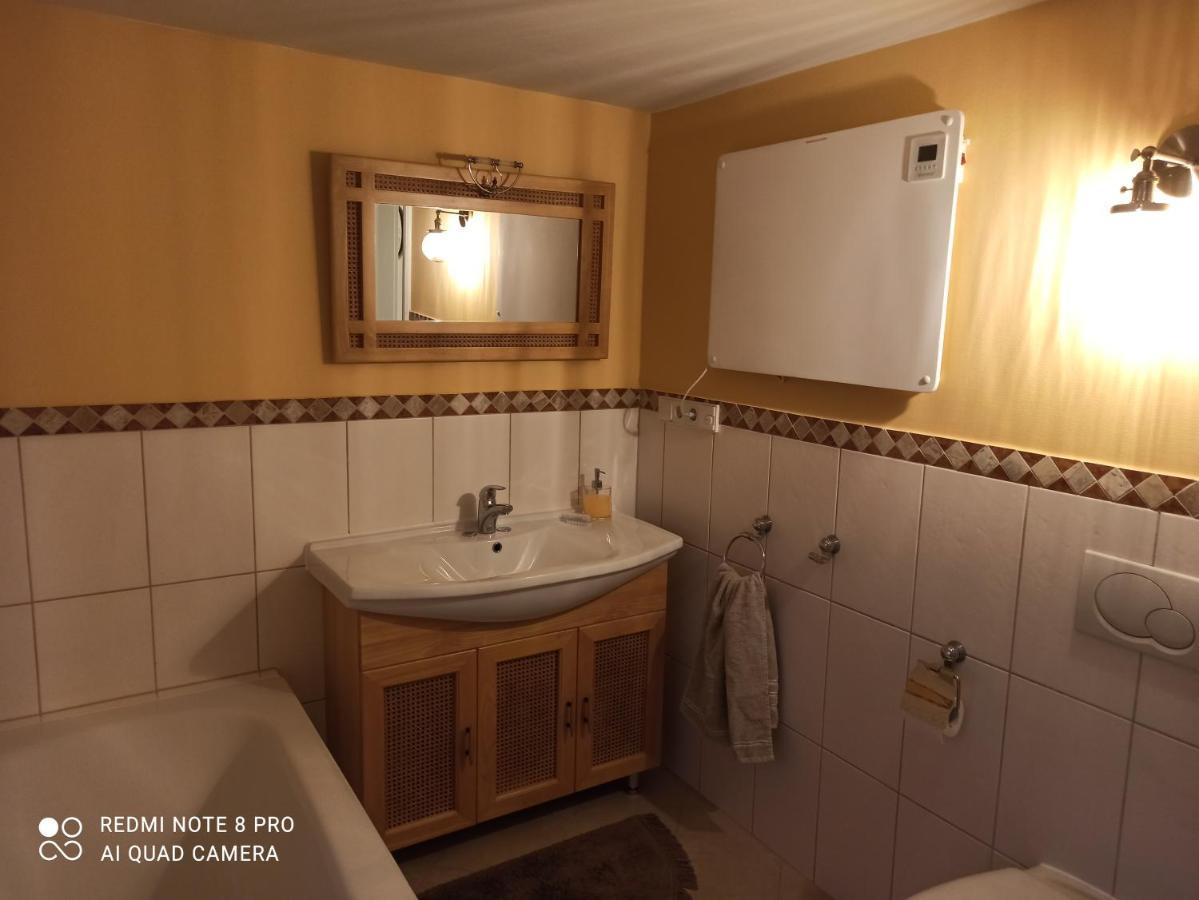 Schoene 77Qm Wohnung In Gehobener Lage Direkt Am Wald Rodenbach  エクステリア 写真